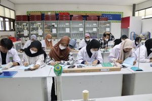 Praktikum Kimia Dasar 1 Jurusan Tadris Kimia “Titrasi”