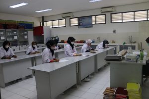 Praktikum Kimia Analitik Jurusan Tadris Kimia “Titrasi Asam Basa”